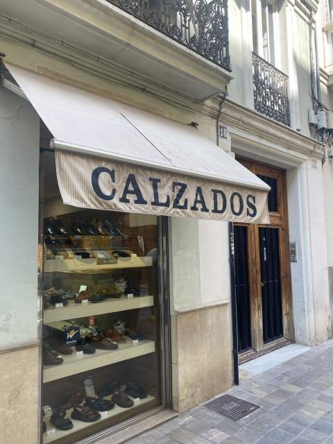 La moda, el textil y el calzado suponen con un 31,9%  el grupo con mayor tejido empresarial en el comercio minorista